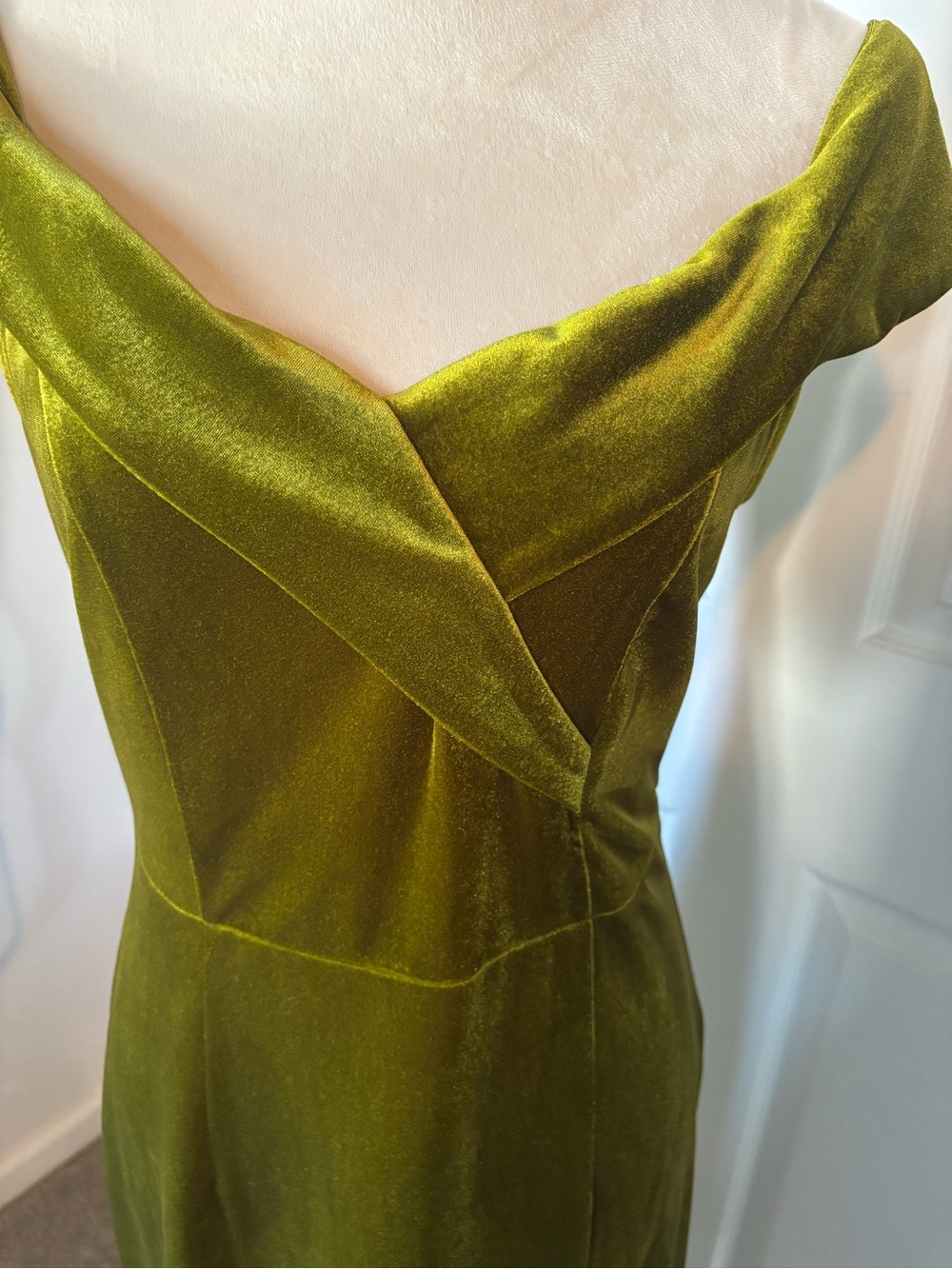 Off-Shoulder beautiful Olive Velvet Midi Dress - Picture 2 of 5